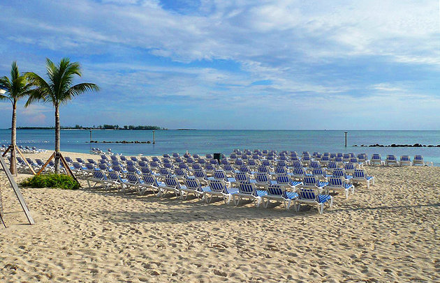 Bahamas-nassau-cable-beach-with-beach-chairs
